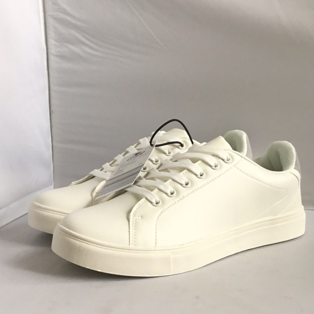 MEN’S COURT SNEAKER.